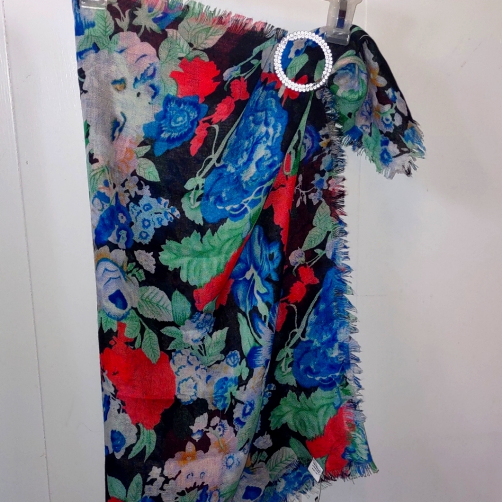 Scarf  Fashionable Sarong Accessory